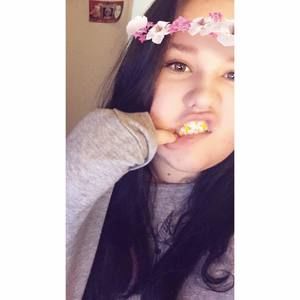 Meet your Posher, Caitlin